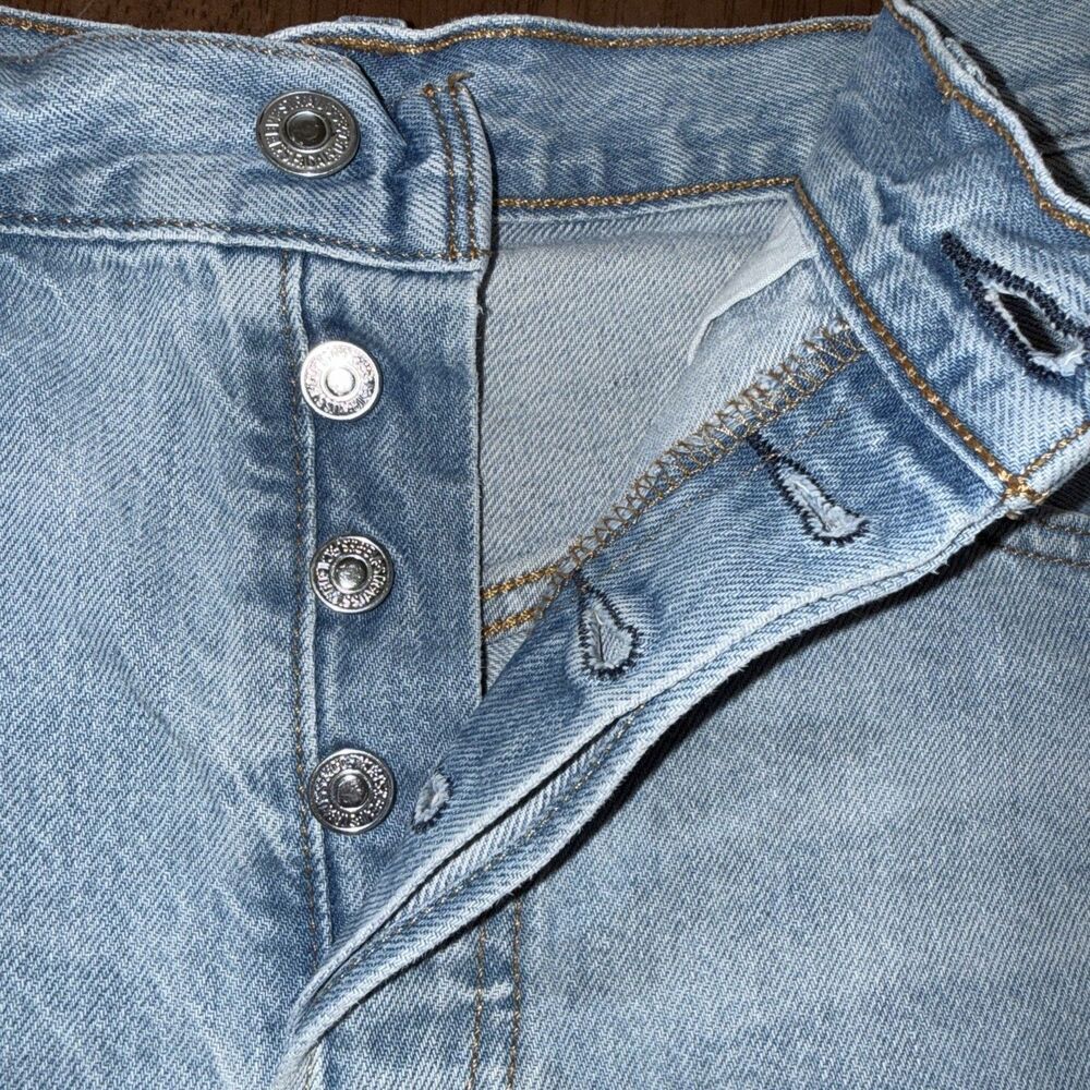 Levis 501 Jeans Cut Off Shorts Light Wash Distressed Raw Hem Button Fly W29 - Picture 2 of 14